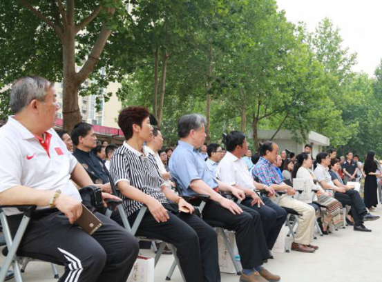 用心服務(wù)展風(fēng)采  家風(fēng)傳承繼道統