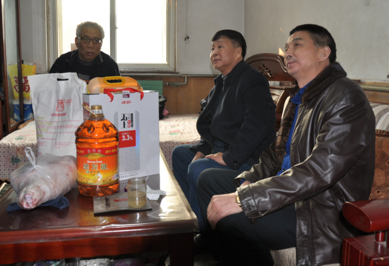 濟南市物業(yè)協(xié)會(huì )走訪(fǎng)慰問(wèn)我公司特困職工