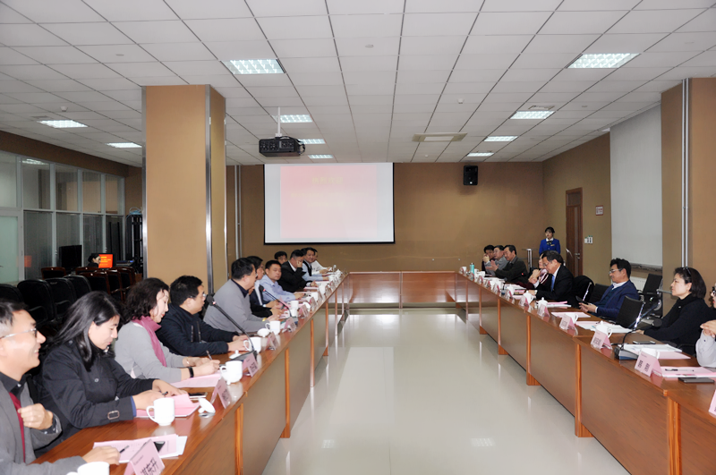 清華大學(xué)山東校友會(huì )、濟南同學(xué)會(huì )、青島同學(xué)會(huì ) 同學(xué)蒞臨濟南連心物業(yè)指導工作