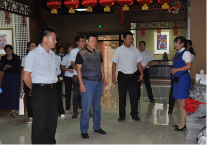 濟南成林物業(yè)有限公司總經(jīng)理張建中一行參觀(guān)公司服務(wù)的山東省文化館項目