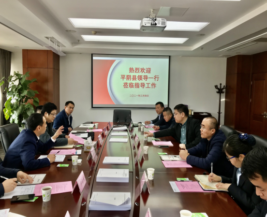 平陰縣領(lǐng)導蒞臨產(chǎn)發(fā)連心物業(yè)交流指導工作