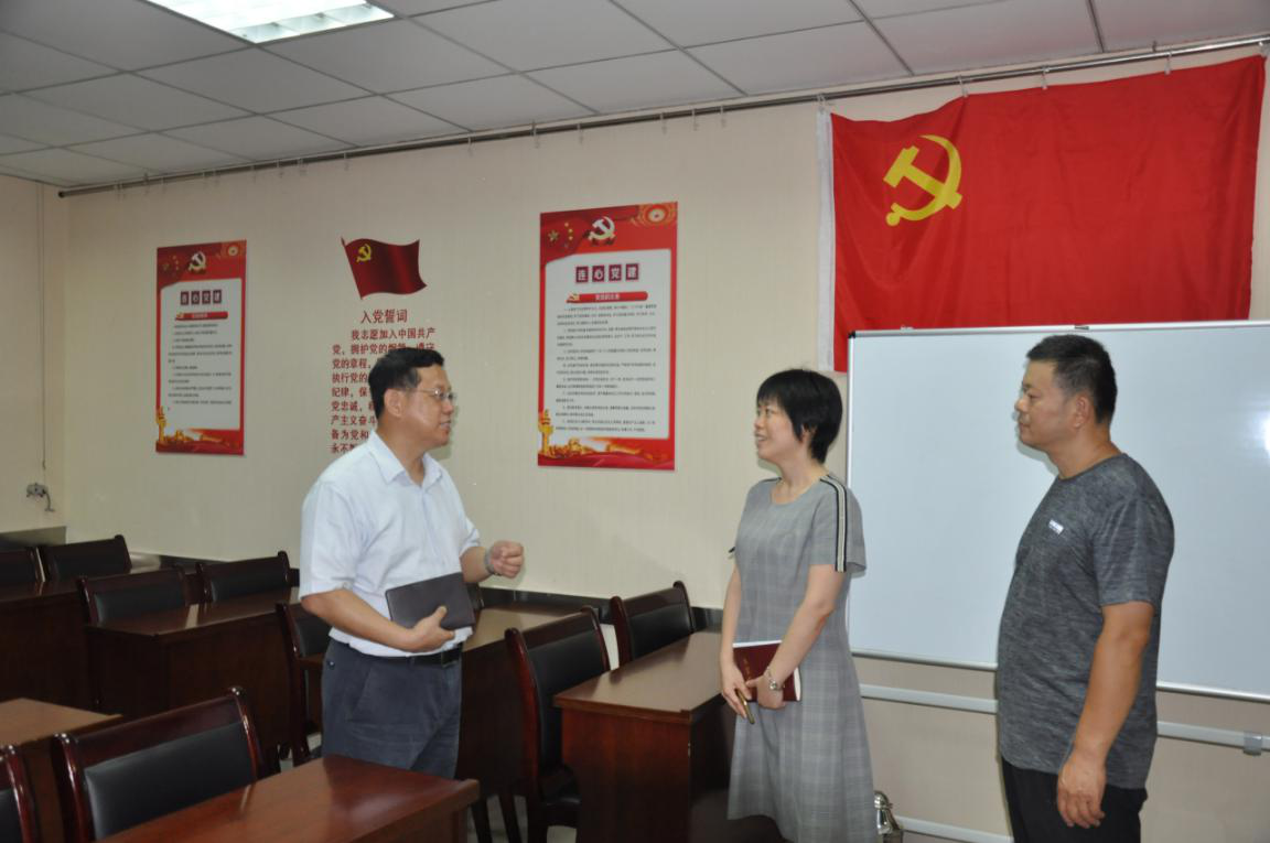 千佛山街道黨工委領(lǐng)導蒞臨連心物業(yè)指導“新智聚濟·黨旗紅”工作品牌創(chuàng  )建活動(dòng)