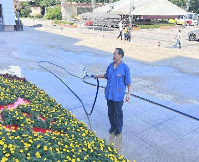 濟南連心物業(yè)致敬節日堅守崗位的一線(xiàn)員工