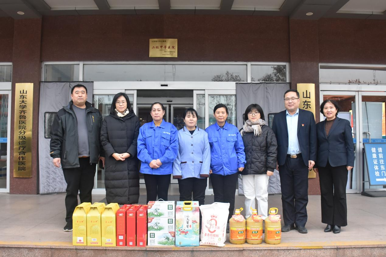 濟南市物業(yè)協(xié)會(huì )走訪(fǎng)慰問(wèn)連心物業(yè)特困職工